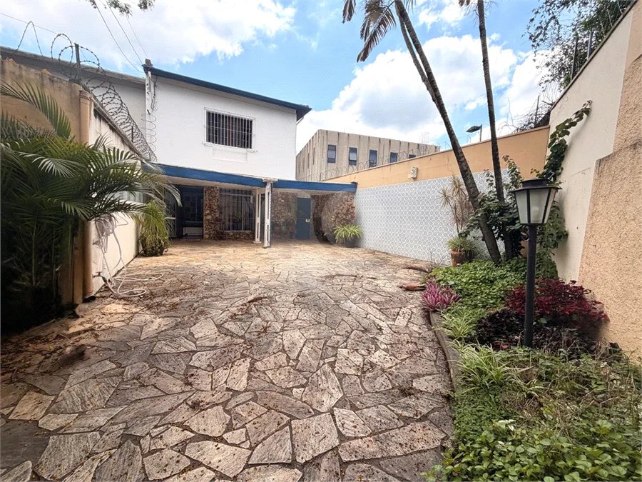 Sobrado à venda no Alto da Boa Vista com Versatilidade e excelente localização