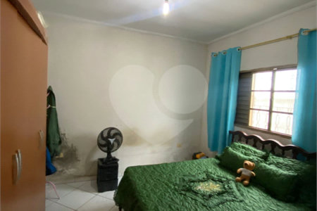 Casa Térrea com 2 dormitórios.