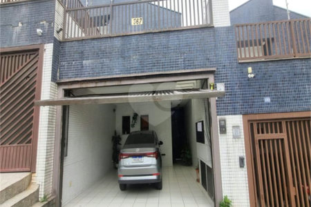Sobrado à Venda na Aclimação - 150 m² - 2 Salas, 3 Dorms, 2 Vagas.