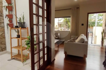 Linda casa à venda no bairro Santa Maria em São Caetano do Sul, 257 m², 3 quartos (1 suíte) e 6 vagas de garagem