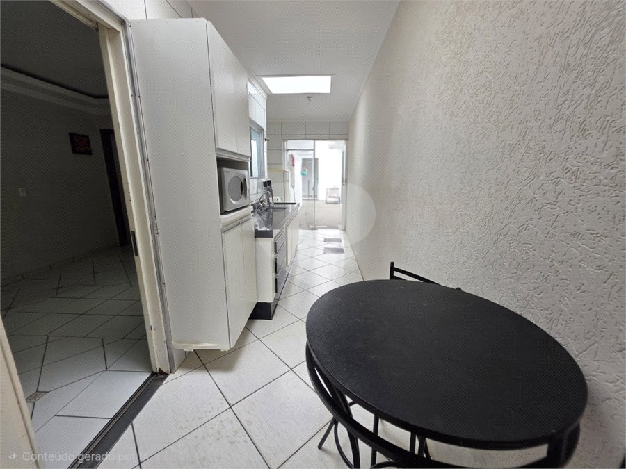 Casa térrea à venda no Douradinho com 2 quartos e edícula com mais dois quartos e 2 banheiros.