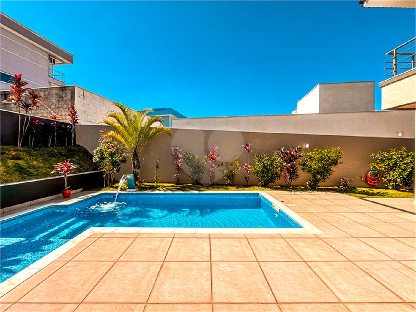 Sobrado à venda em Itupeva – 421,80 m² de terreno – 254,28 m² de área construída – 3 dormitórios – 4 banheiros – 4 vagas de garagem