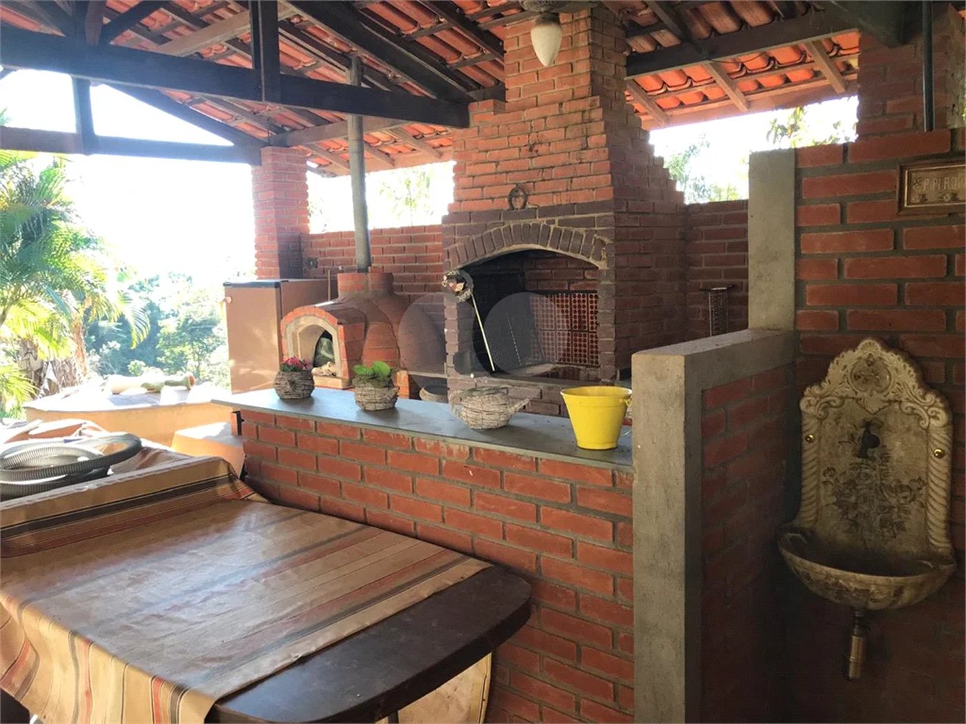 Chácara à venda com 4 quartos, sendo 1 suíte,  em Monterrey, Louveira, SP