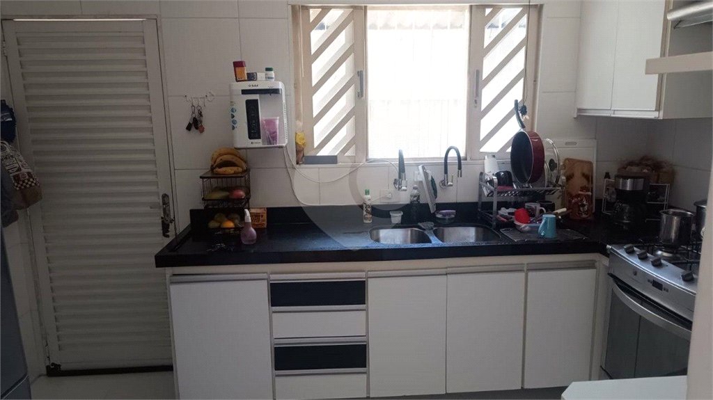 Ótimo sobrado à venda, ao lado do Roldão na Av. Cupece.