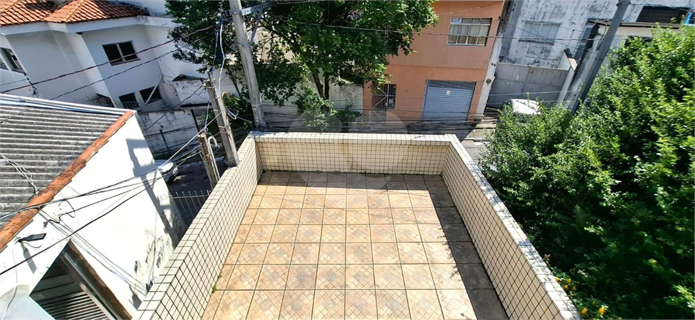 Excelente Sobrado eom ótima localização. Venha fazer uma visita.