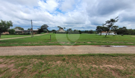 Terreno à venda no condomínio Vila Pinhal, Itirapina - SP