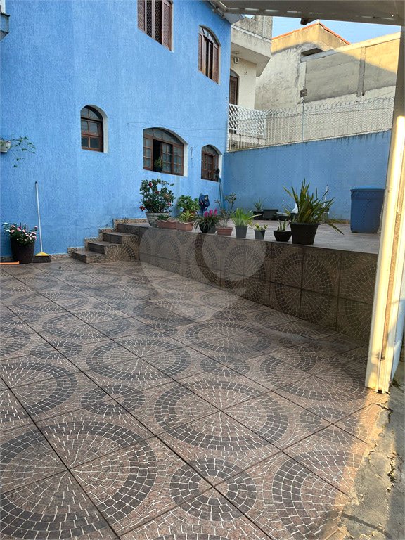 Sobrado à Venda na Cidade Líder com Quintal, Jardim e Excelente Localização