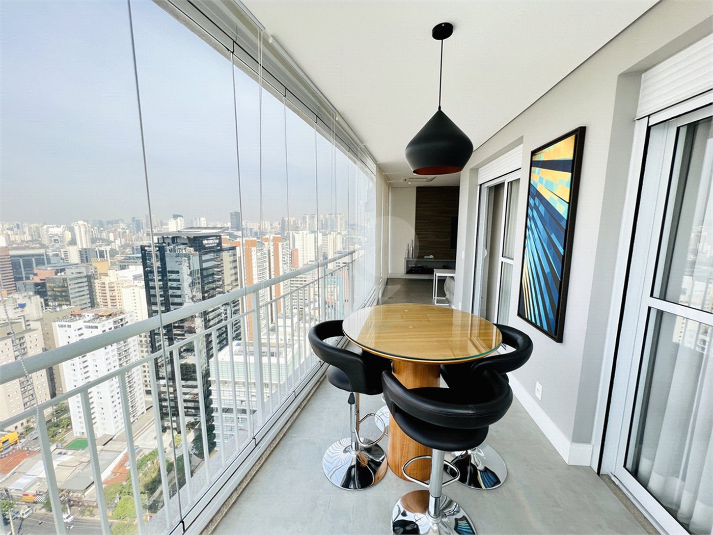 Apartamento venda / locação Vila Nova Conceição, 80m², andar alto, 1 suíte e 2 vagas