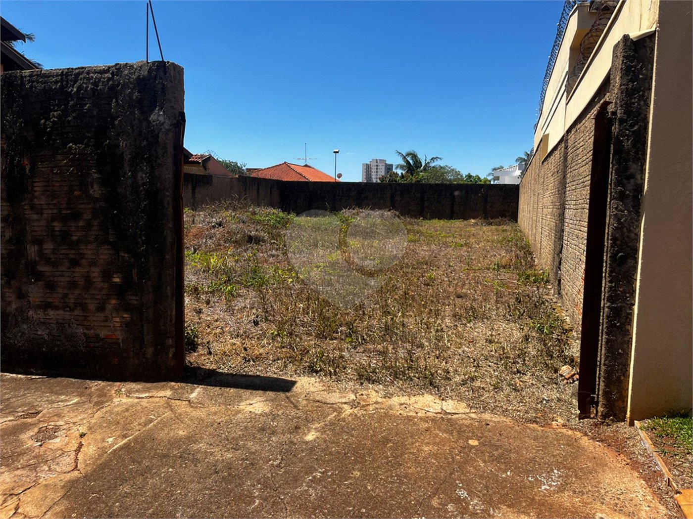 Terreno com 586,00 m² á Venda.