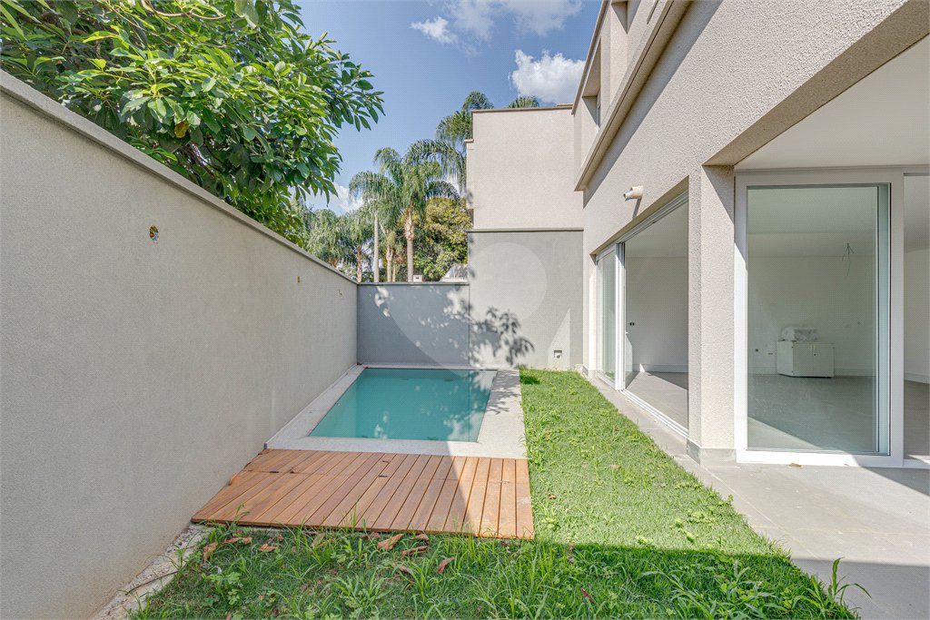 Casa à venda com 4 suítes no condomínio Vila Arese, São Paulo - SP