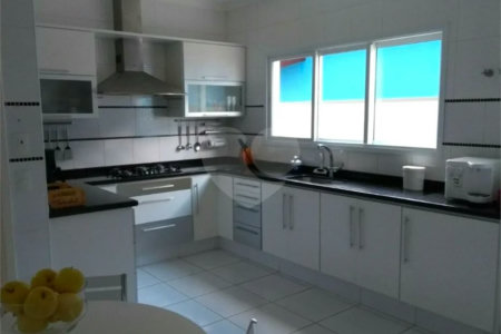 Casa à venda com 3 quartos, sendo 2 suítes, em Condomínio Residencial Terras do Oriente, Valinhos, SP