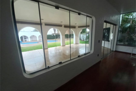 Casa térrea no Condomínio Faber I.