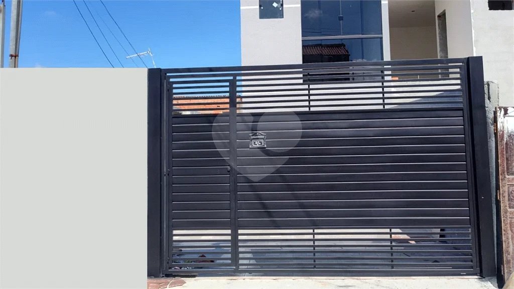 Sobrado Novíssimo à Venda – 3 Dormitórios, Suíte, Quintal e 6 Vagas – 132m² de Terreno