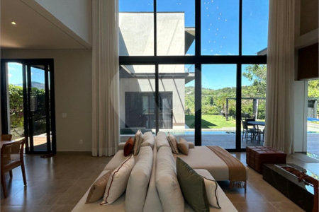 Belíssima Casa à venda com 453m², 4 suítes e 5 vagas de garagem em Atibaia!!!!
