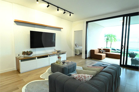 Indaiatuba - SP - Condomínio Helvetia Park - 490 m² Terreno - Sobrado com 307 m² de Área Construída - Escritório com móveis planejados - Sala de estar e jantar ampla e integradas - Cozinha planejada completa, com eletrodomésticos (cooktop, forno, coifa, geladeira, microondas) - Lavanderia