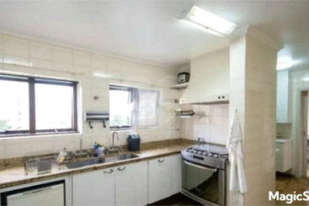 Apartamento 580m², 4 quatos, sendo 4 suítes, 5 vagas de garagem, à venda no Bosque da Saúde