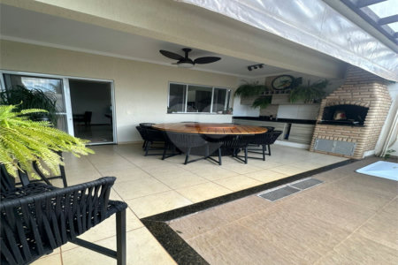 Casa térrea 2 quartos 1 suíte e piscina. Jardim Embaré