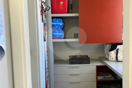 Apartamento de 224m² com 4 dormitórios, 3 suítes, 4 vagas de garagem e deposito