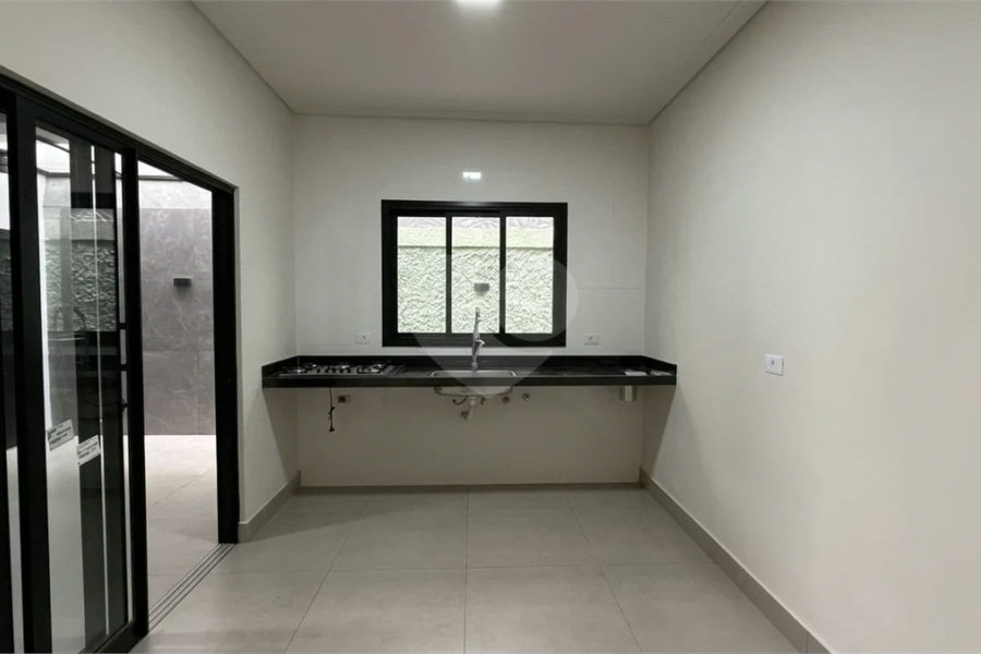 casa térrea, recém construida, 3 dormitórios sendo 1 suíte, 2 vagas de garagem, piscina e espaço gourmet
