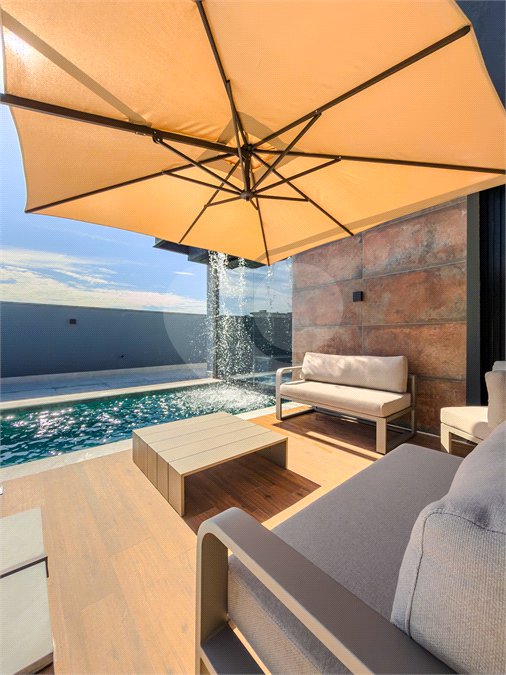 Indaiatuba - Quintas da Terracota - 1252 m² de terreno - casa térrea com 514 m² de área construída -3 vagas de garagem cobertas e 3 descobertas Lavabo - Sala de estar e jantar amplas e integradas - Escritório privativo - Cozinha toda equipada com geladeira, forno, micro-ondas, lava-louças,