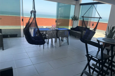 Cobertura de 300 m² com vista panorâmica para o mar