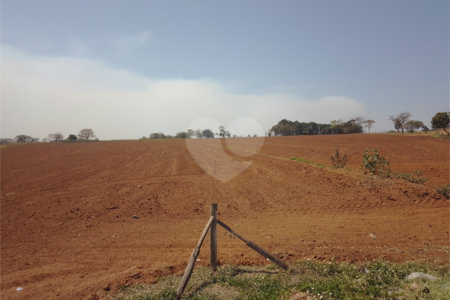 Excelente sítio de 27 alqueires, ótima localização em São Carlos.