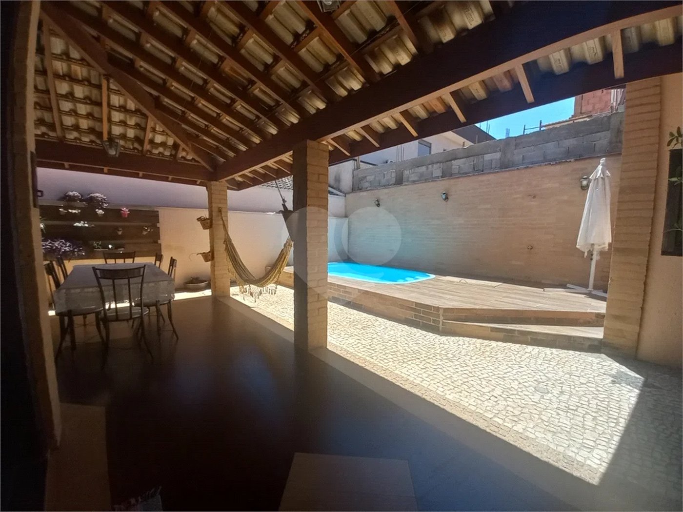 Linda casa com piscina localizada no melhor condomínio de Hortolândia - Green Park.