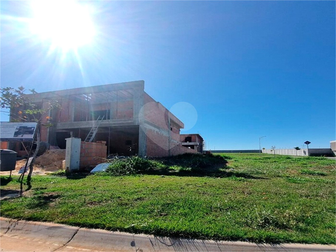 Indaiatuba - Loteamento no Jardim Park Meraki - Excelente oportunidade! Lote espaçoso de 342,12m² disponível por apenas R$ 577.945,00 - Localizado em uma região privilegiada, com IPTU - R$ 300,23 e condomínio - R$ 862,83 - Além disso, sua localização é extremamente conveniente, a apenas 2 minutos