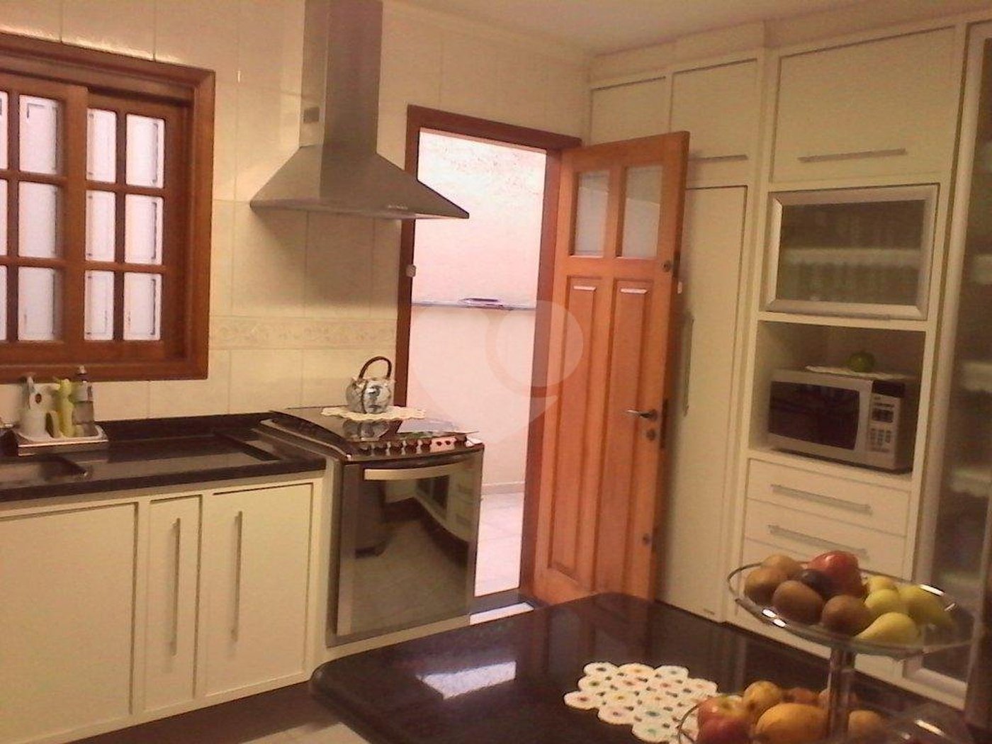 CASA TÉRREA ASSOBRADADA A VENDA NO TREMEMBÉ - 4 DORMS (2 SUÍTES), CHURRASQUEIRA E 4 VAGAS DE GARAGEM