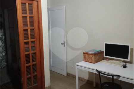 Casa térrea de 90² no Campo Belo com 2 dormitórios e vaga de garagem