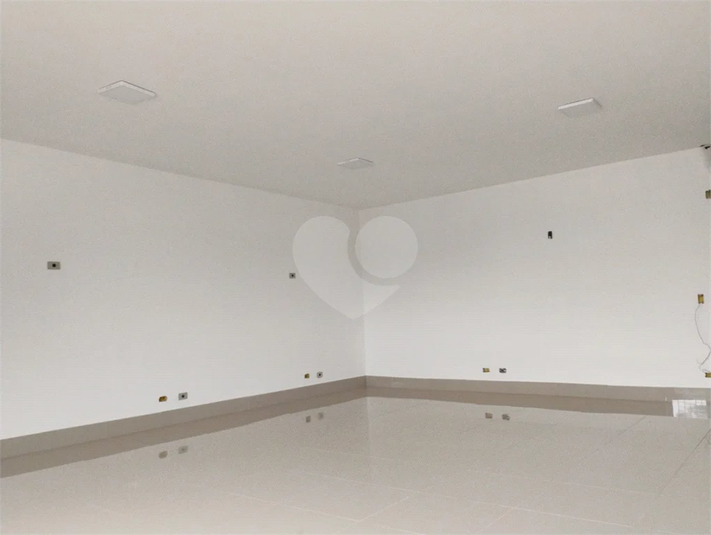 Aluga-se sala comercial na Vila Santa Catarina