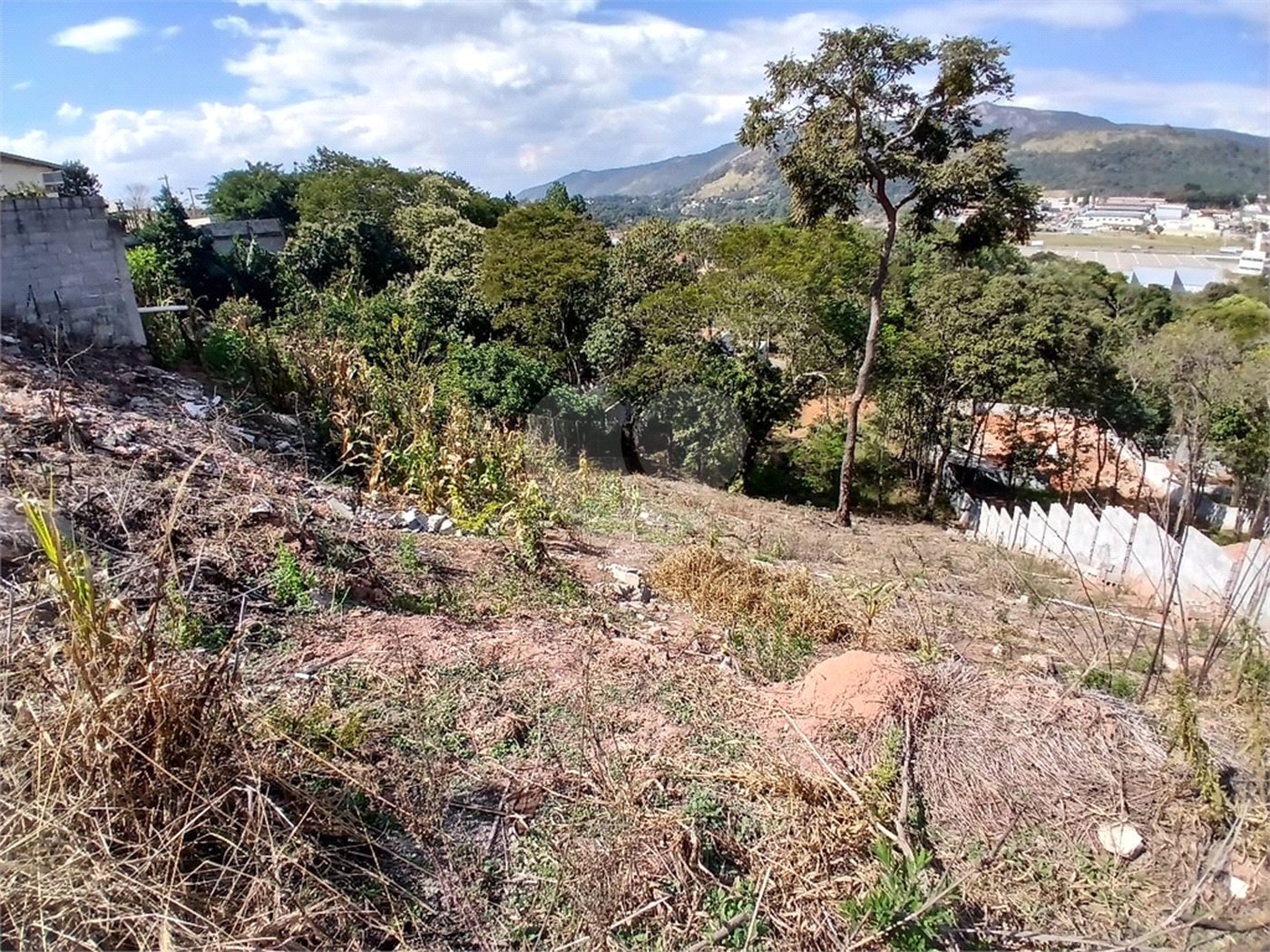 Terreno com 1000 m² à venda no Jardim Estância Brasil, com vista para a Pedra Grande