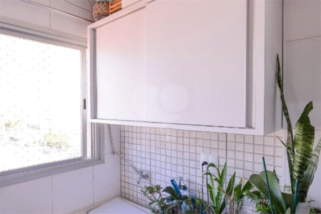 Oportunidade Apartamento mobiliado á venda na saude com 60m² com 2 dorm e 2 vaga. Aceita e estuda Permuta ( sujeito a avaliação).