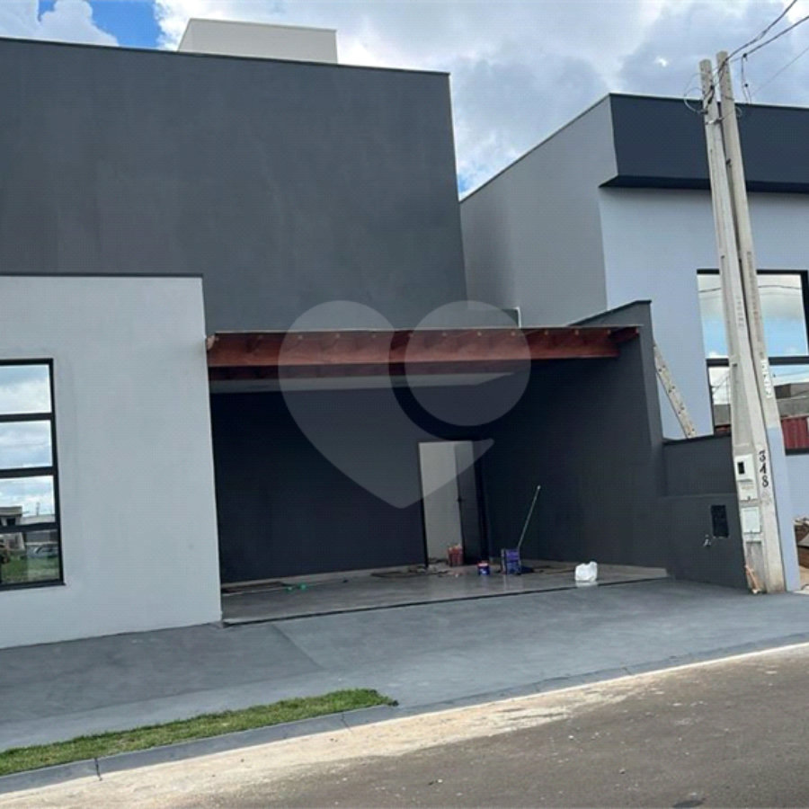 Sobrado á venda com 03 suítes, no Residencial Villeneuve em São Carlos-SP.