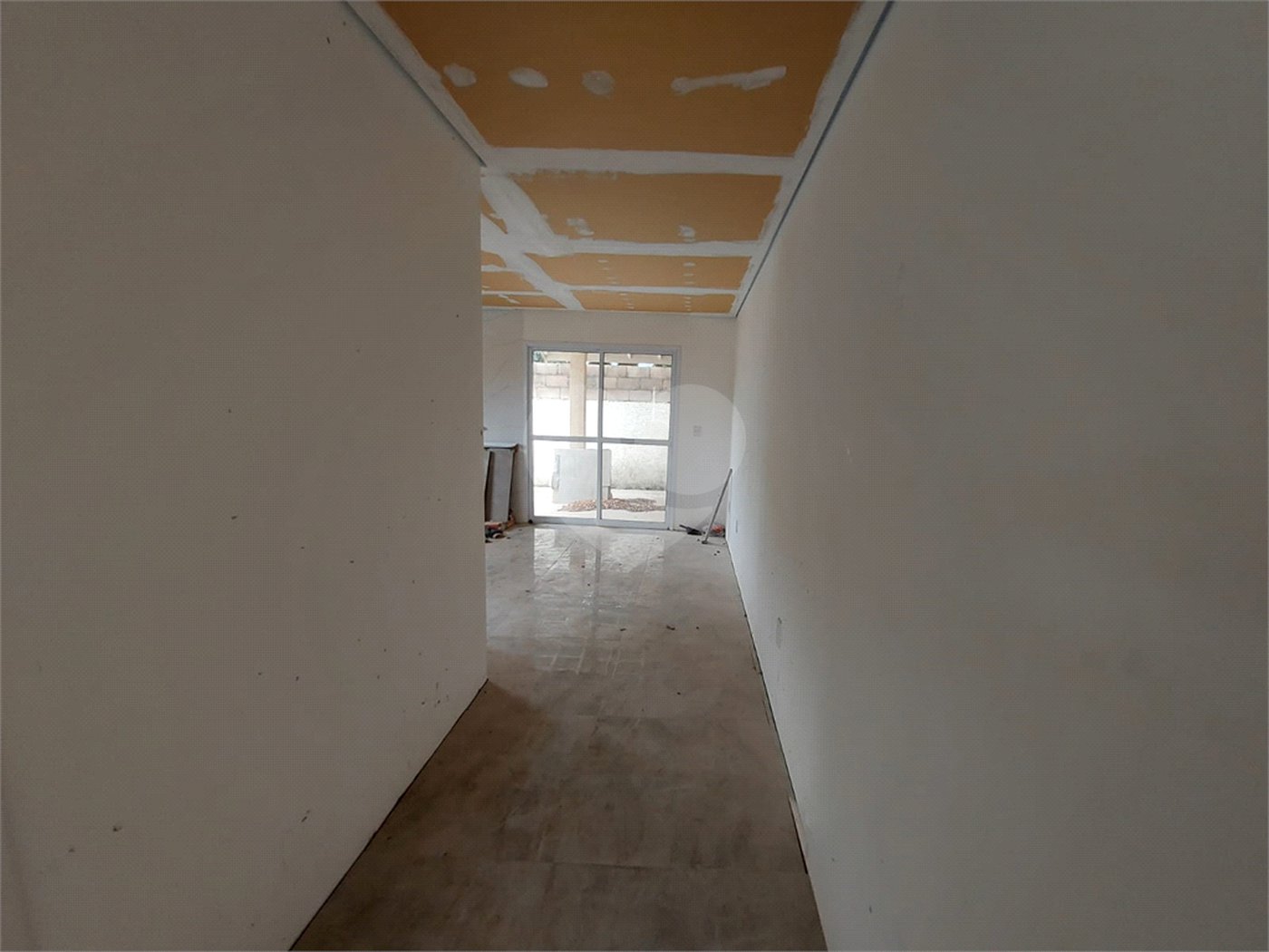 Sobrado à venda com 3 quartos, sendo 1 suíte, em Vila Omízollo, Louveira, SP