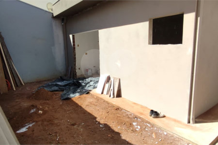 Casa à Venda no bairro Parque dos Flamboyants em São Carlos/SP