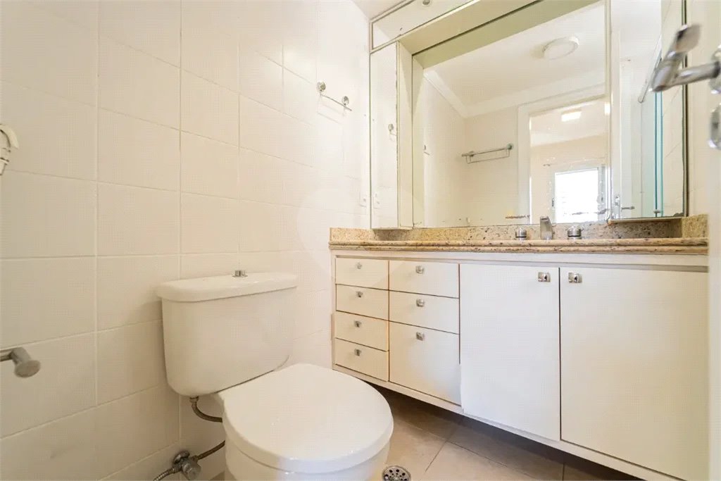Apartamento à venda em Moema