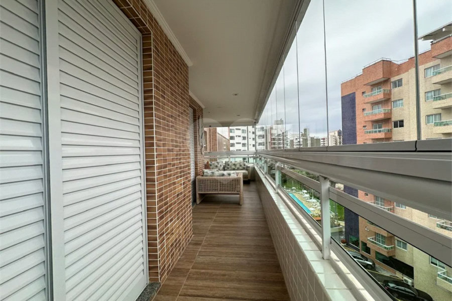 Apartamento à venda com 3 quartos, sendo 2 suítes,  em Riviera de São Lourenço, Bertioga, SP