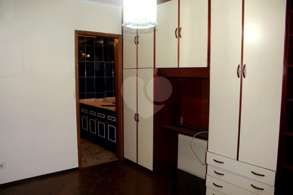 Água Fria. 3 suítes. Armários planejados. Permuta. Copa e cozinha. Dependência de empregada