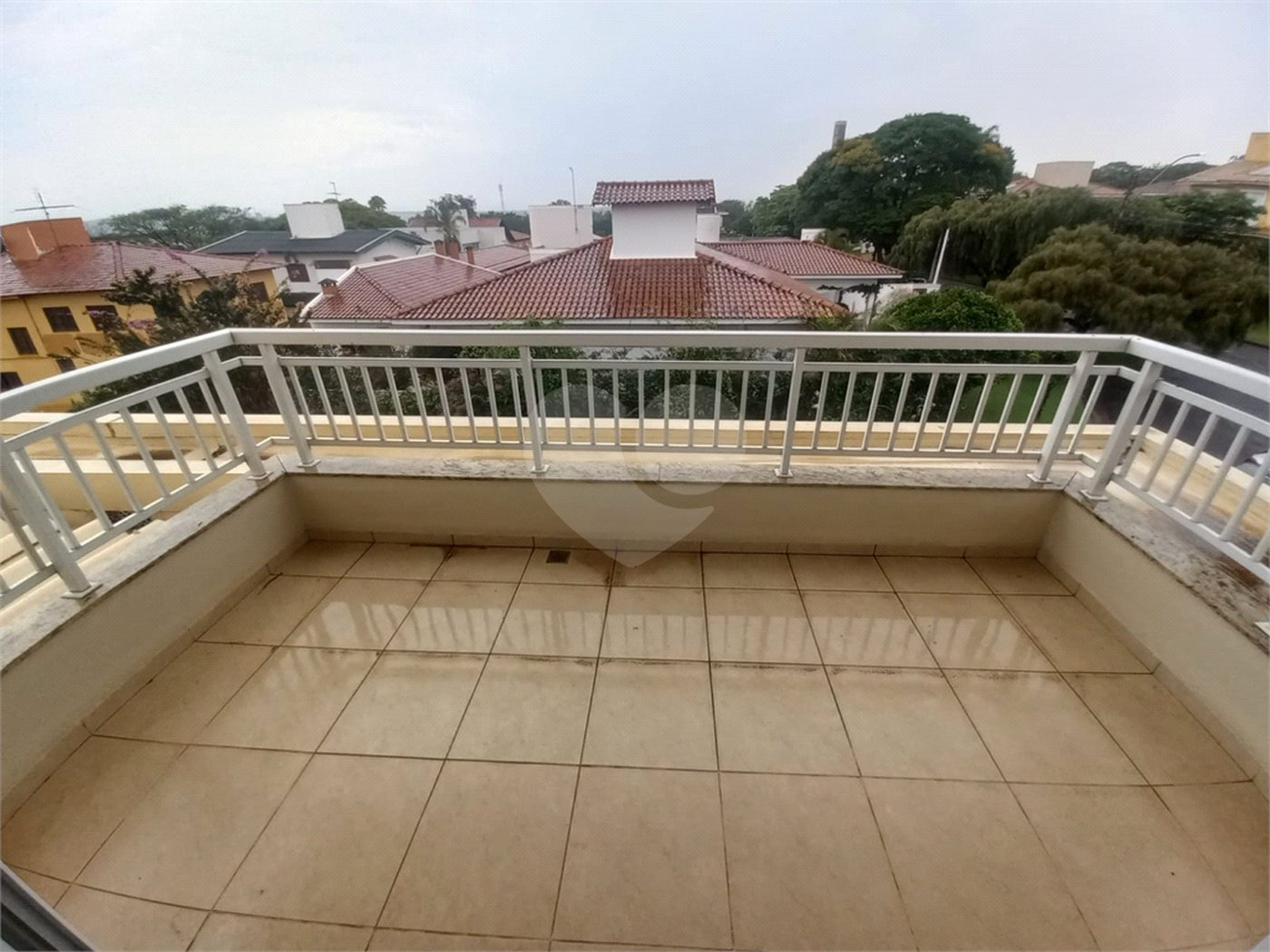 Excelente sobrado a venda no Condomínio Parque Sabará.