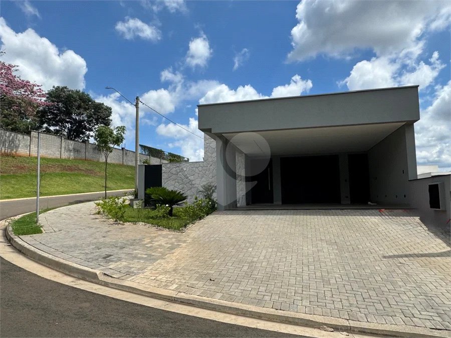 Casa térrea com 3 suítes á venda no Damha 2 de Piracicaba - SP.