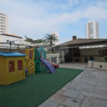 Linda cobertura Duplex om 3 dormitórios, sendo uma suíte com armários e ar condicionado e 2 vagas .