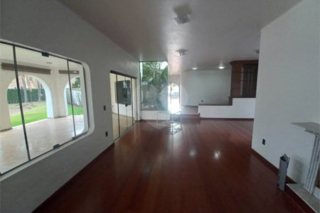 Casa térrea no Condomínio Faber I.