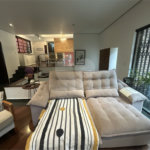 Casa em condomínio com 3 dormitórios, 01 suíte, garagem para 06 carros, área gourmet, piscina.