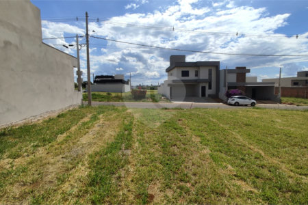 Lote à Venda em São Carlos, no Condomínio Villeneuve I