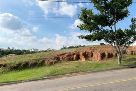 Terreno a venda no Condomínio Residencial Santa Isabel