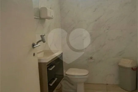 Casa comercial com 300m², 5 quartos, 2 vagas, para locação no Campo Belo!