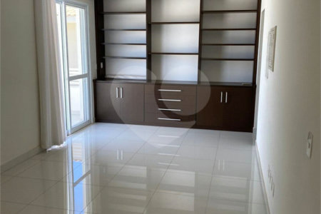 Casa à Venda de 4 dormitórios suítes em São Carlos, no Condomínio Damha I