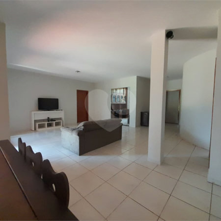Casa de Alto Padrão à Venda e Locação no Parque Santa Mônica - São Carlos
