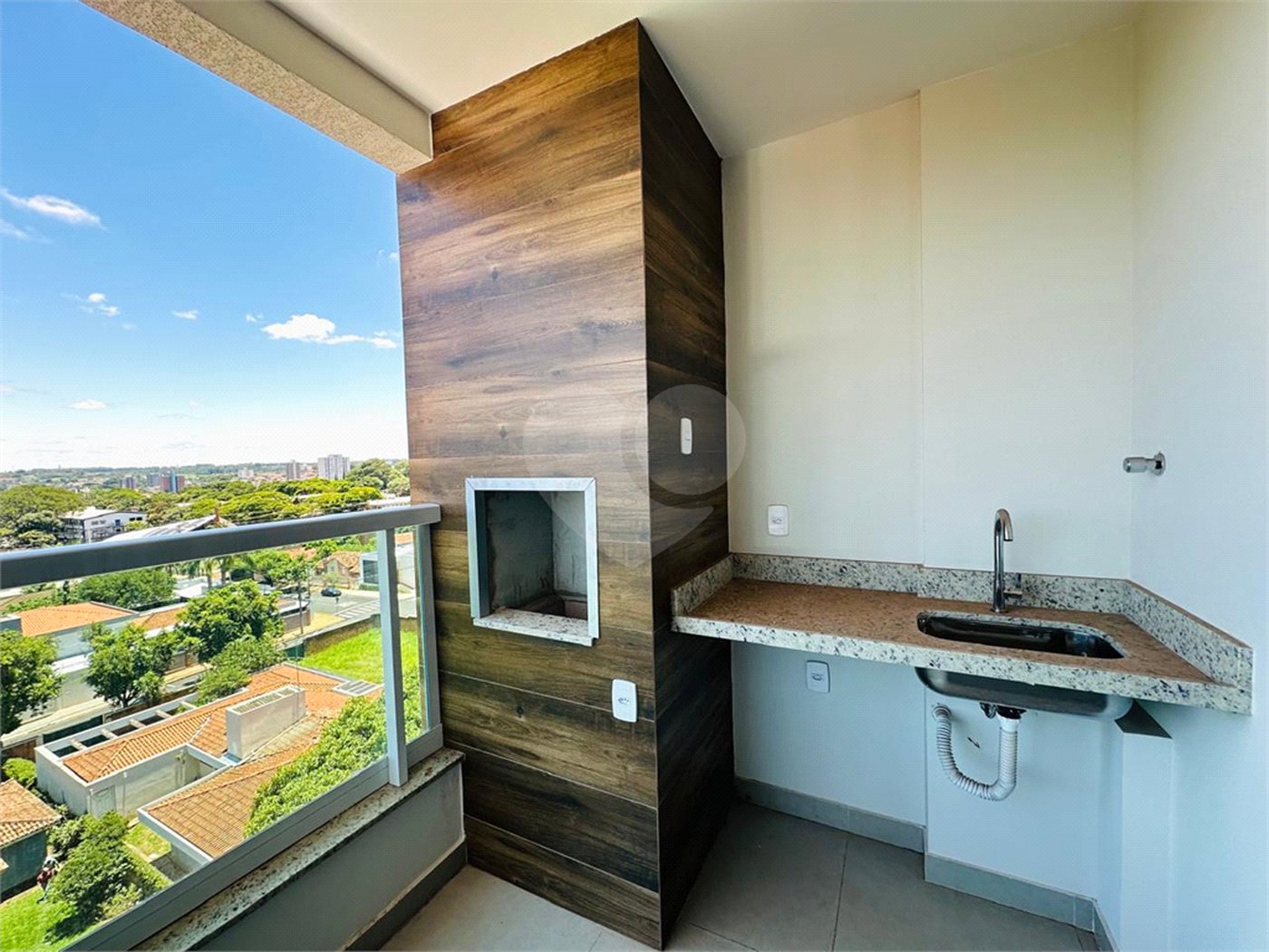Apartamento com 2 dormitórios, sendo 1 suíte